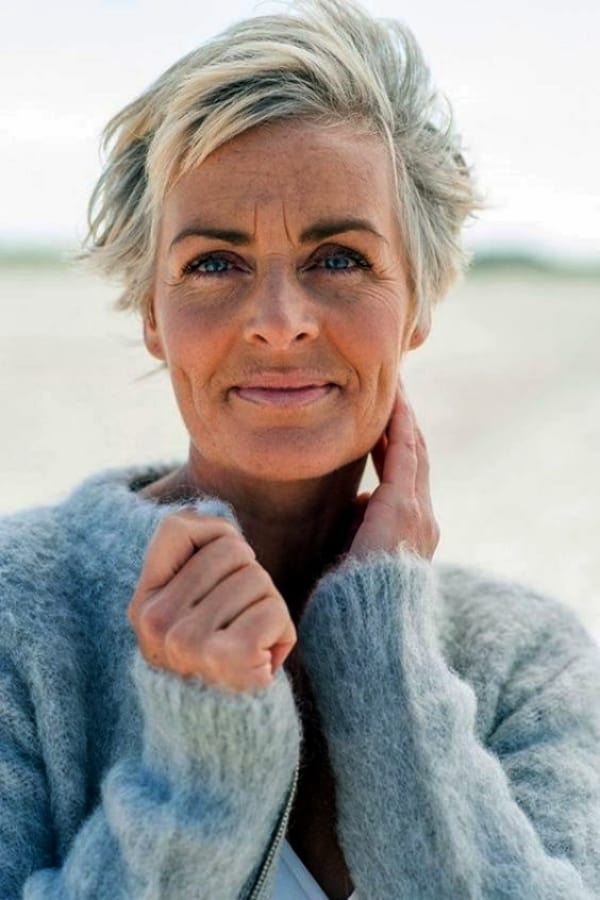30 Best Short Hairstyles For Women Over 50 Feminatalk