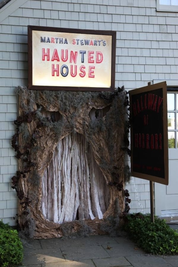 Spooky Halloween Party Door Decoration Ideas