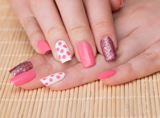 60+ Chic Pink And White Nail Designs To Try