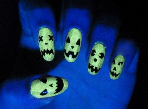 Halloween nail art designs