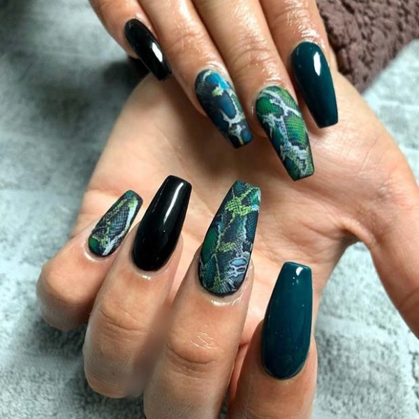 Halloween nail art designs