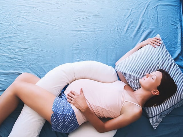 4 Comfortable Ways To Lie On Your Stomach During Pregnancy